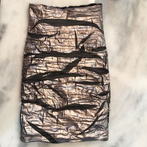 Nicole Miller metallic knee length pencil skirt